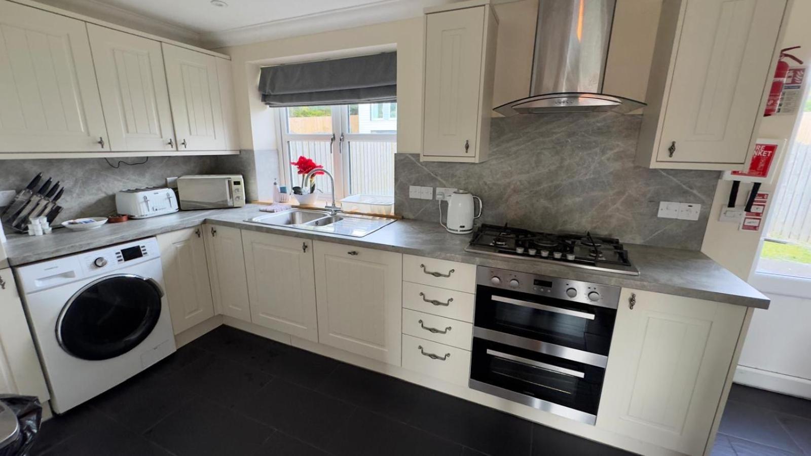 The Waverley Inn Holiday Homes Inverness Ngoại thất bức ảnh